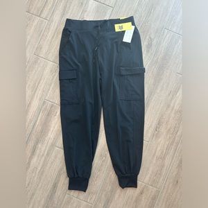 NWT MIDRISE CARGO JOGGER